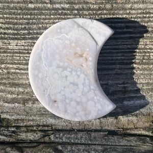 Flower Agate Moon Carving